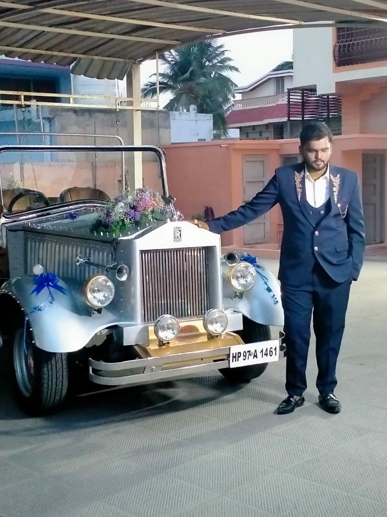 Classic Silver Heritage Car - Groom's Grand Entry