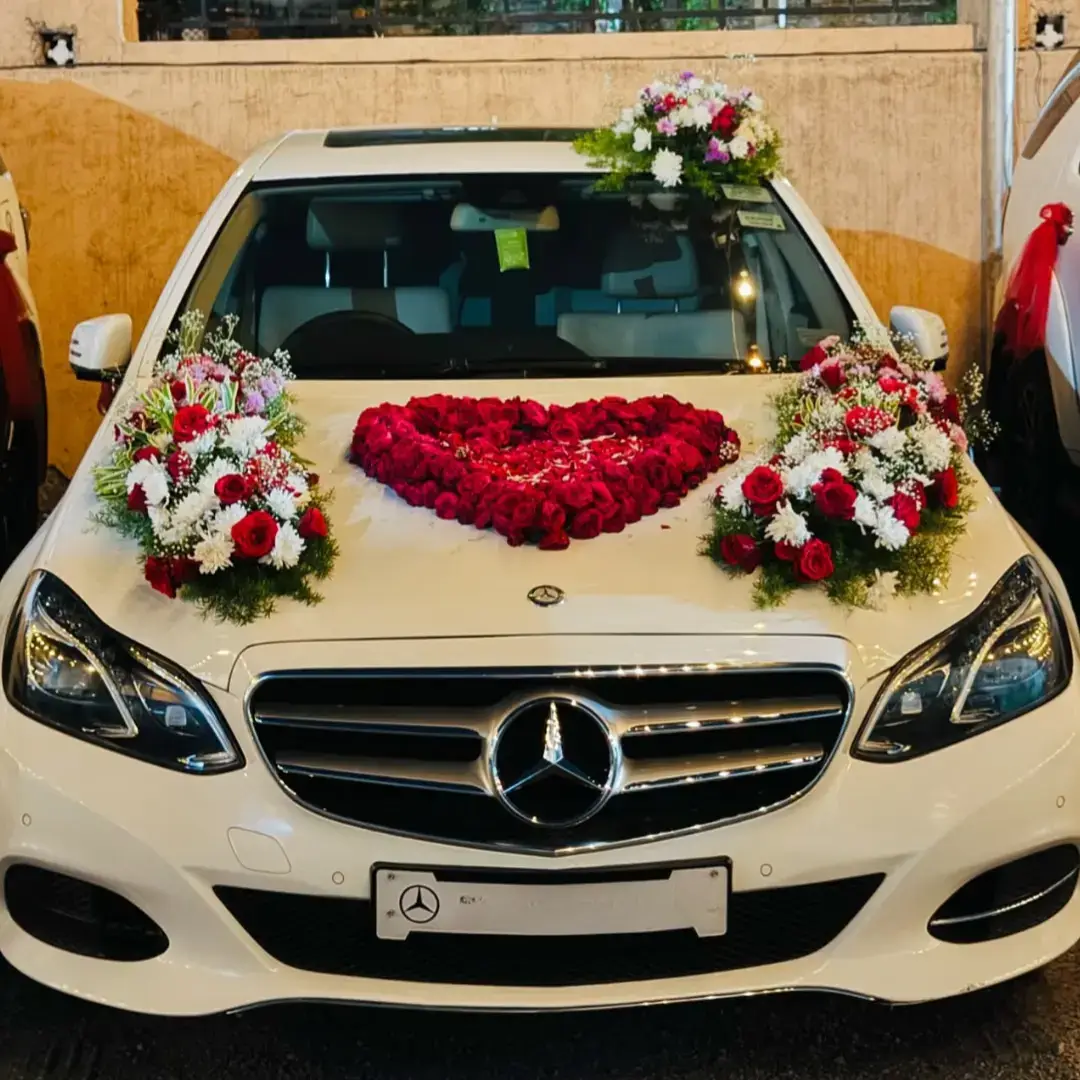 Simple Romantic Wedding Car Decoration